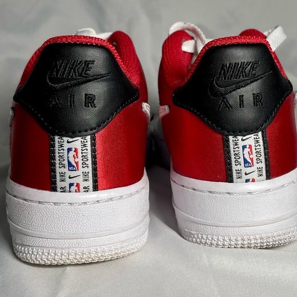 Nike Air Force One- excellent condition, barely worn. Youth size 4 - Picture 3 of 4